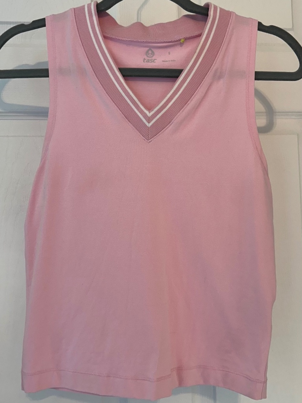 tasc Performance Pink V-Neck Sleeveless Top Small